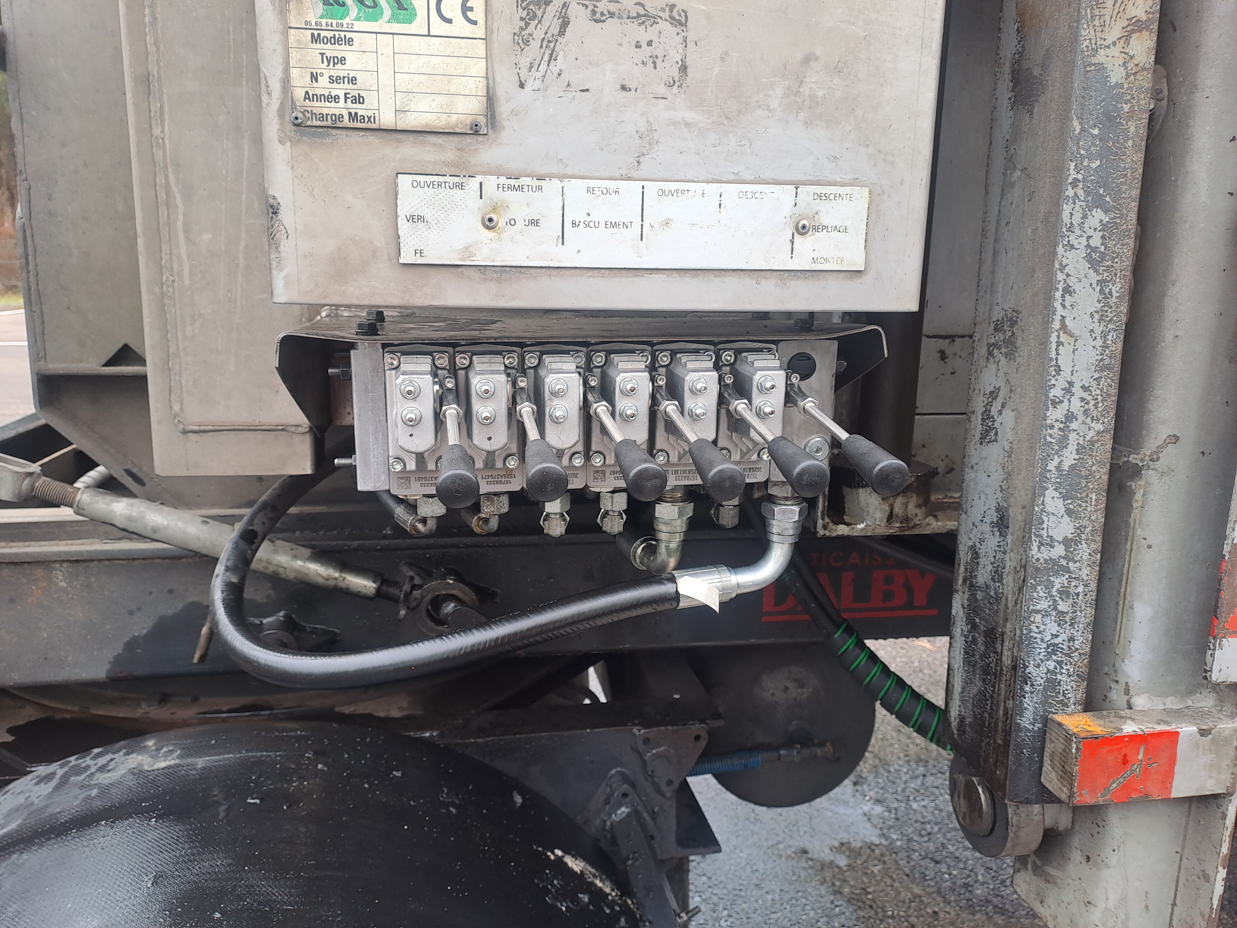 Remplacement distributeur Danfoss sur monte-bac — Landes